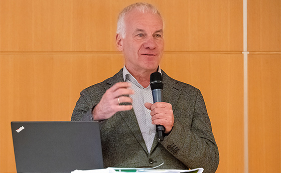 Dr. Erich Lehner, Männer- und Geschlechterforscher referierte über Motive und Männlichkeitsbilder.