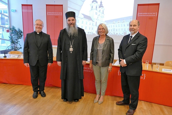 V. l.: Generalvikar Univ.-Prof. DDr. Severin Lederhilger OPraem (Katholische Kirche in Oberösterreich), Bischof Andrej Cilerdzic (Serbische Orthodoxe Kirche), Superintendentialkuratorin Mag.a Renate Bauinger und Superintendent Dr. Gerold Lehner (Evan