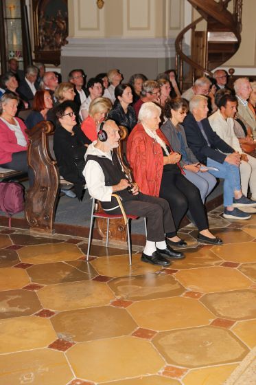 Auch Bruder David Steindl-Rast war unter den zahlreichen Gästen bei der Buchpräsentation