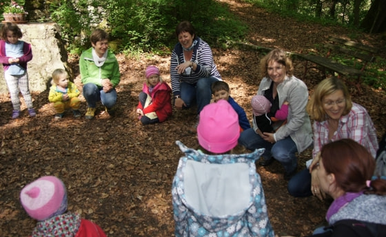 Mütter und Kinder in fröhlicher Runde – dieses beliebte Angebot der kfb wird es weiterhin geben