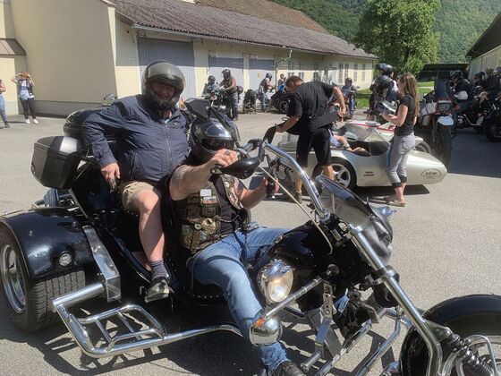 Biker Erich mit Alois am Sozius.  
