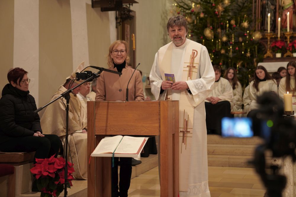 Am Ende des Gottesdienstes richteten Pfarrer Karl Sperker und Verwaltungsvorständin Renate Berger das Wort an die Feiergemeinde