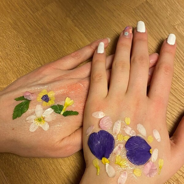 Blüten-Tattoo / SPIEGEL
