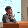 Dr. Giovanni Maio / © KTU Dr. Giovanni Maio fordert bei seinem Vortrag an der Katholisch-Theologischen Privatuniversität Linz mehr Zeit und Aufmerksamkeit für Patienten.