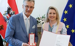 Ehrenzeichenverleihung Dr. Hannes Hager