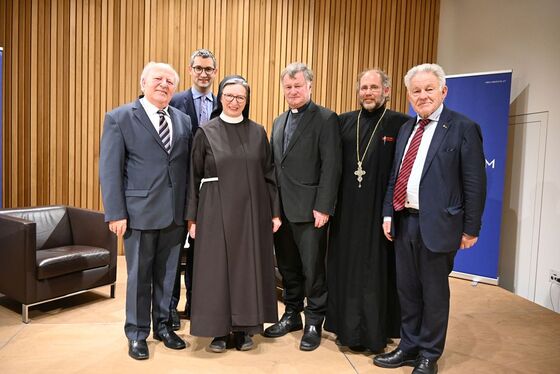 Univ.-Prof. i. R. Dr.theol. Grigorios Larentzakis, PRO ORIENTE Linz-Generalsekretär Univ.Prof. Dr. Florian Wegscheider, Generaloberin Sr. Barbara Lehner (Elisabethinen), Diözesanbischof Dr. Manfred Scheuer, Dr. Sorin Bugner (Rumänisch-Orthodoxe Kirch