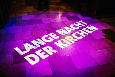 Lichtprojektion 'Lange Nacht der Kirchen' in der Linzer Ursulinenkirche.