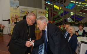 Auch Bischof Ludwig Schwarz und Landeshauptmann Josef Pühringer gratulierten.                             