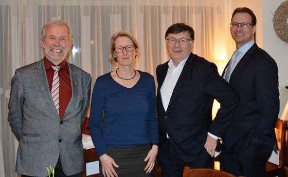 V. l.: Univ.-Prof. Dr. Michael Rosenberger, Univ.-Prof.in Dr.in Anna Minta (Dekanin der Fakultät für Philosophie und für Kunstwissenschaft der KU Linz), Univ.-Prof. Dr. Josef Schlager, Mag. Stefan Schlager.